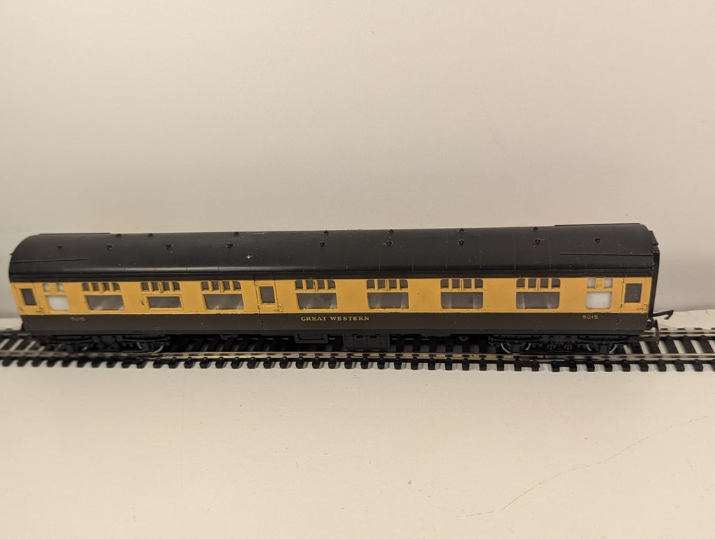 Hornby OO Gauge GWR Corridor Composite Coach 5015