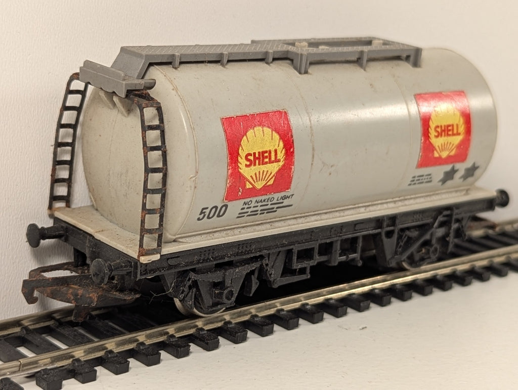 Hornby R020 OO Gauge Shell Tanker Wagon