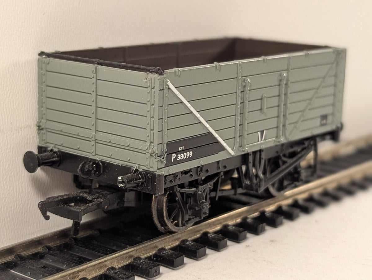 Bachmann OO Gauge 7-Plank Open Wagon Goods Wagon P 38099 BR Grey 37-061