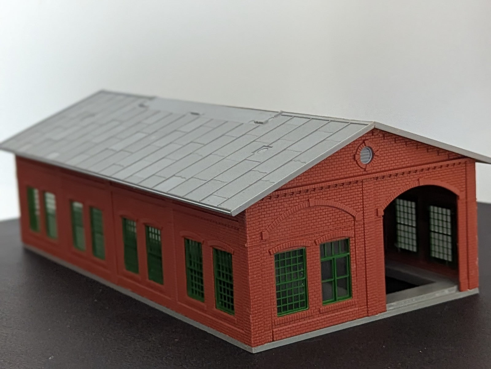 Pola HO Gauge Two-Stall Engine Shed 211