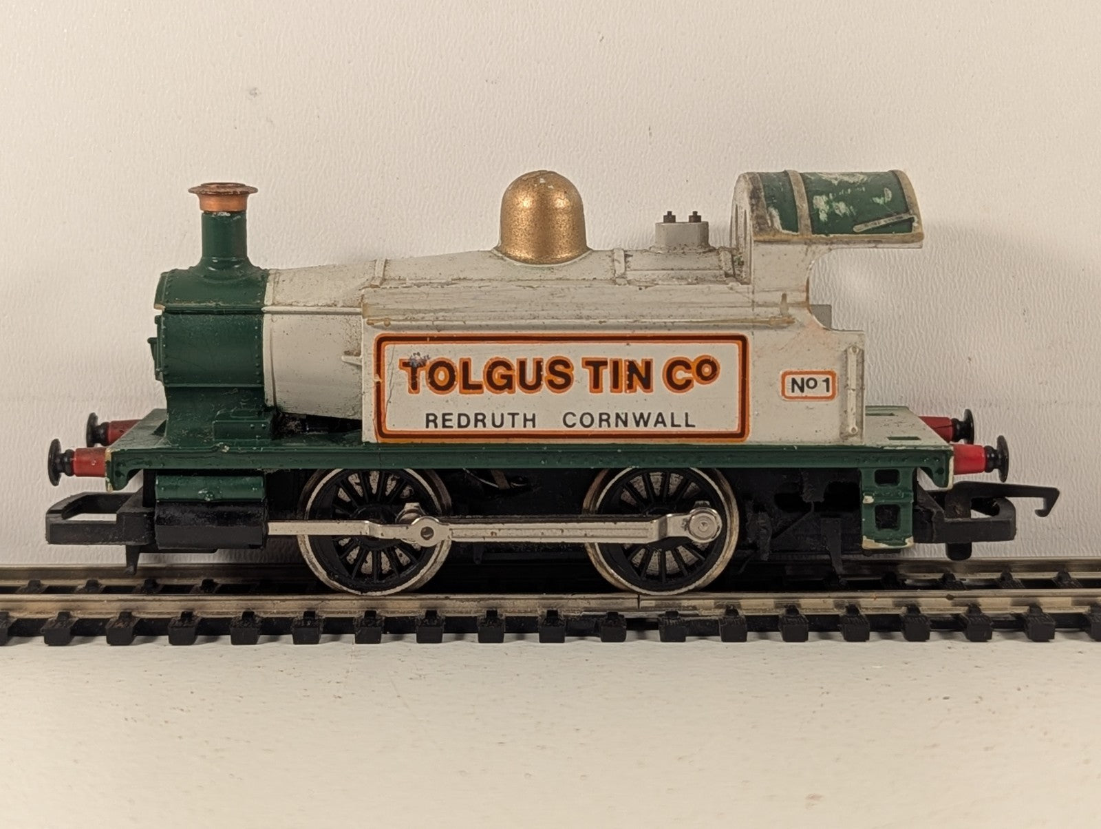 Hornby OO Gauge 0-4-0T Industrial Tank Steam Locomotive 1 Tolgus Tin Co