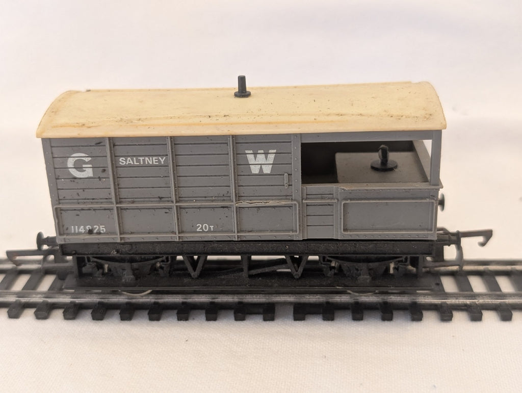 Hornby R018 OO Gauge GWR 20 Ton “Toad” Brake Van – Saltney