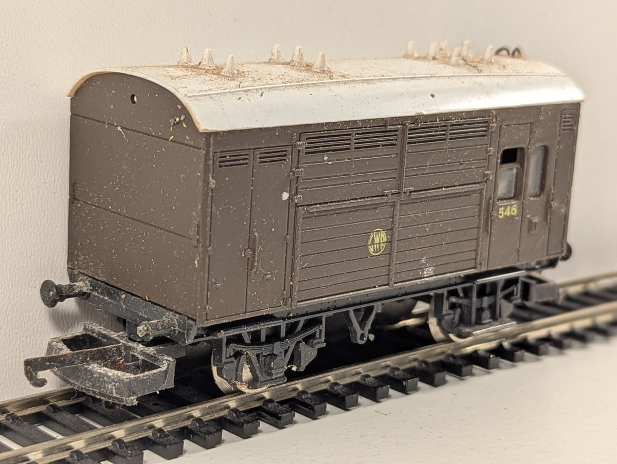 Lima 305625 OO Gauge GWR Horse Box No. 546 – GW Brown