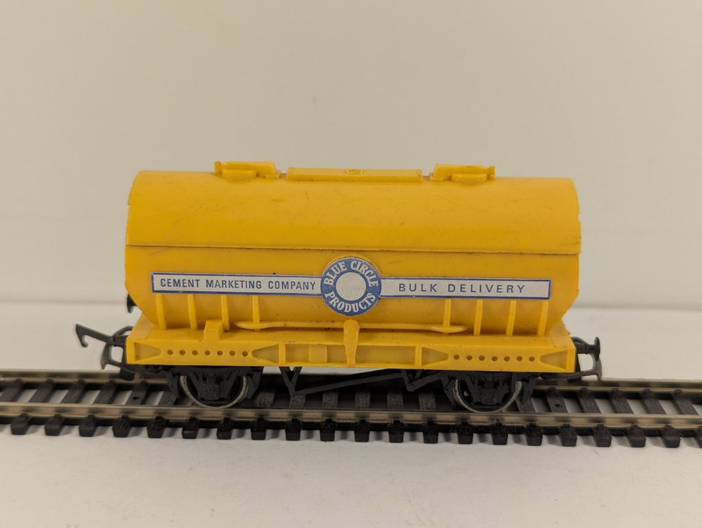 Tri-ang Hornby R564 OO Gauge Blue Circle Cement Wagon Yellow