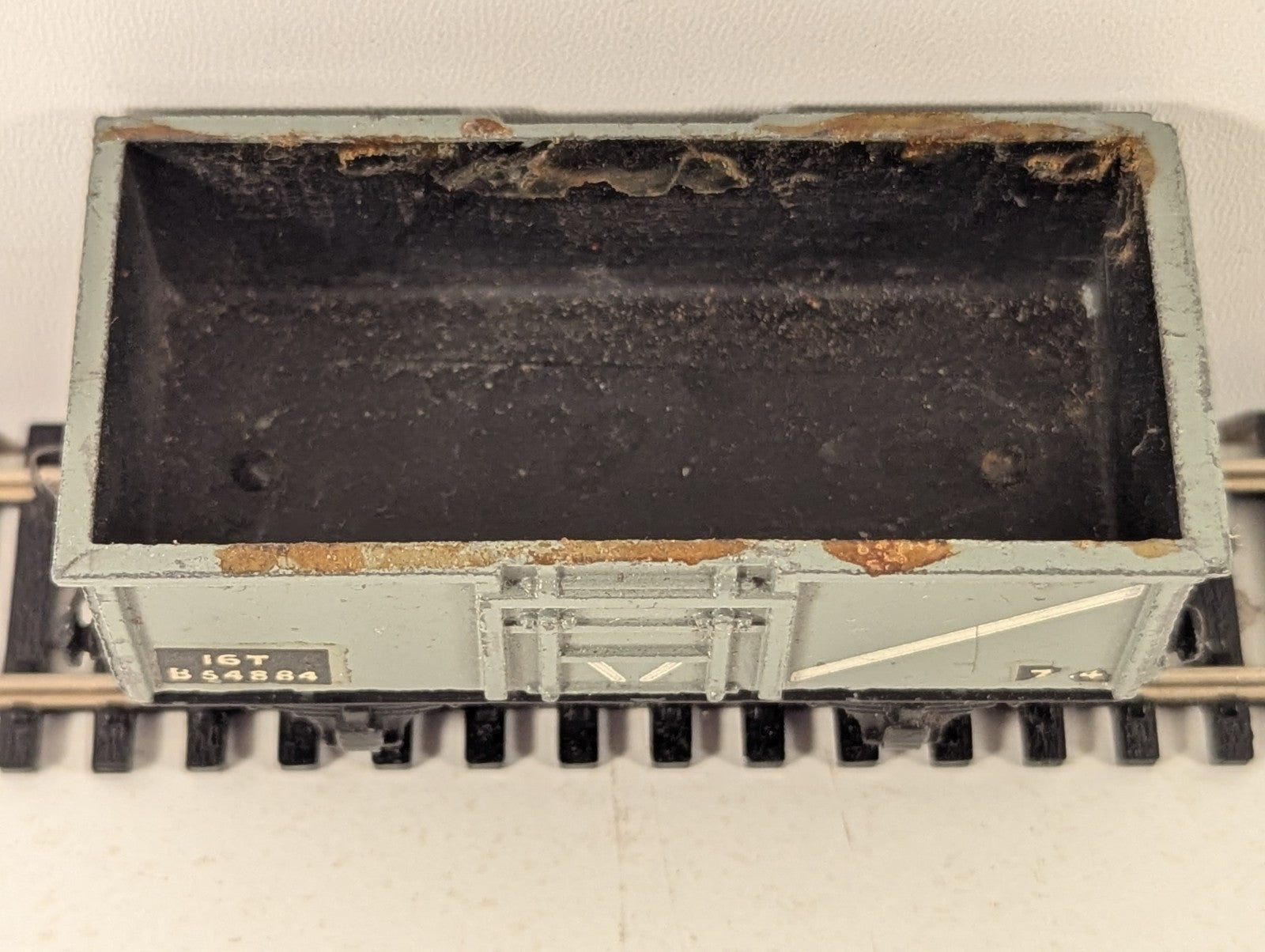 Hornby Dublo BR 16 Ton Mineral Wagon Grey OO Gauge - Chipped Paint