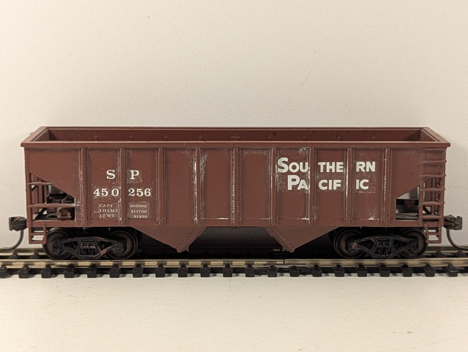 Walthers Trainline 931-1843 Southern Pacific Two-Bay Hopper