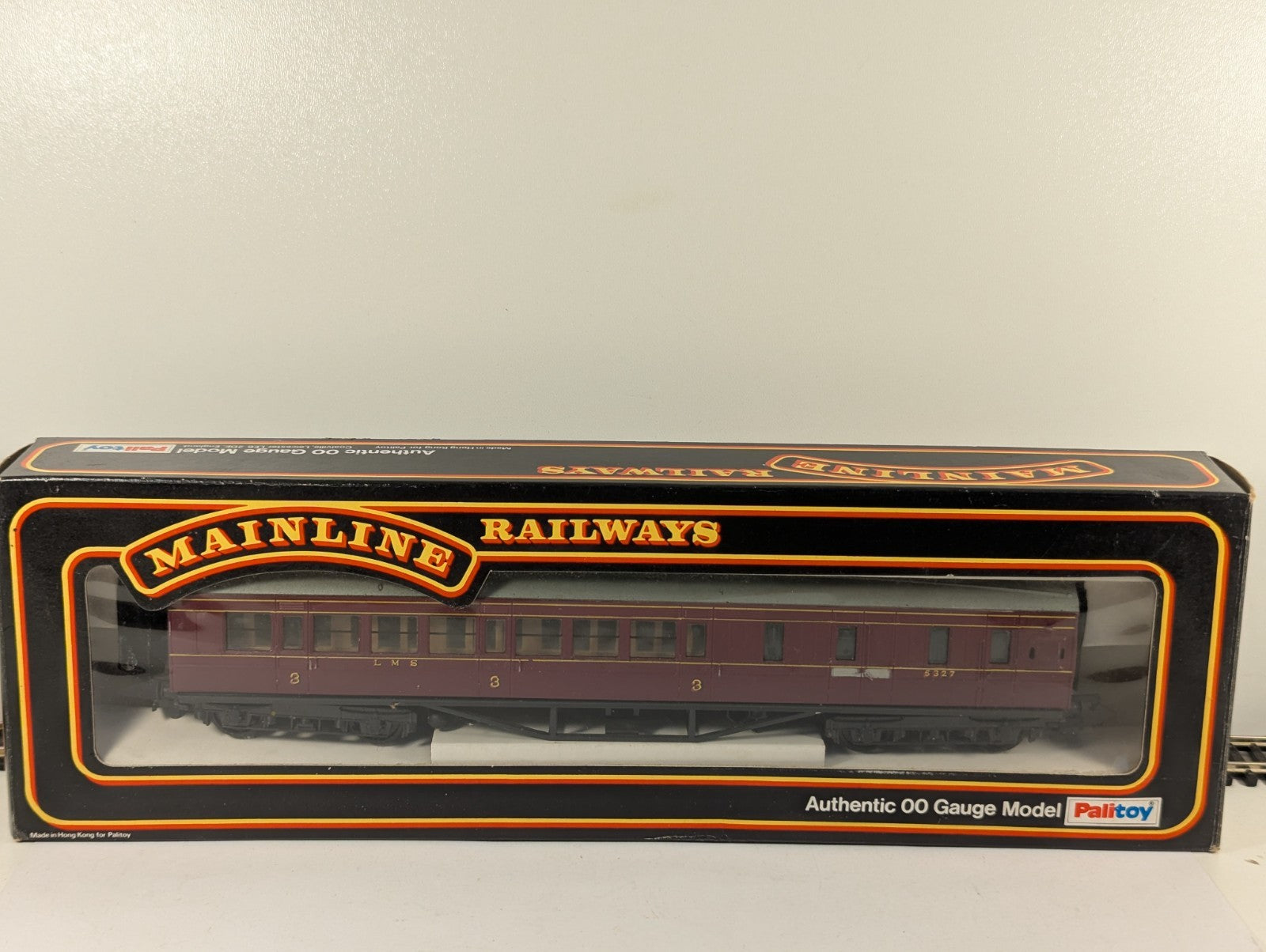 Mainline 37-110 OO Gauge LMS 57ft 3rd Class Brake Corridor Coach Crimson