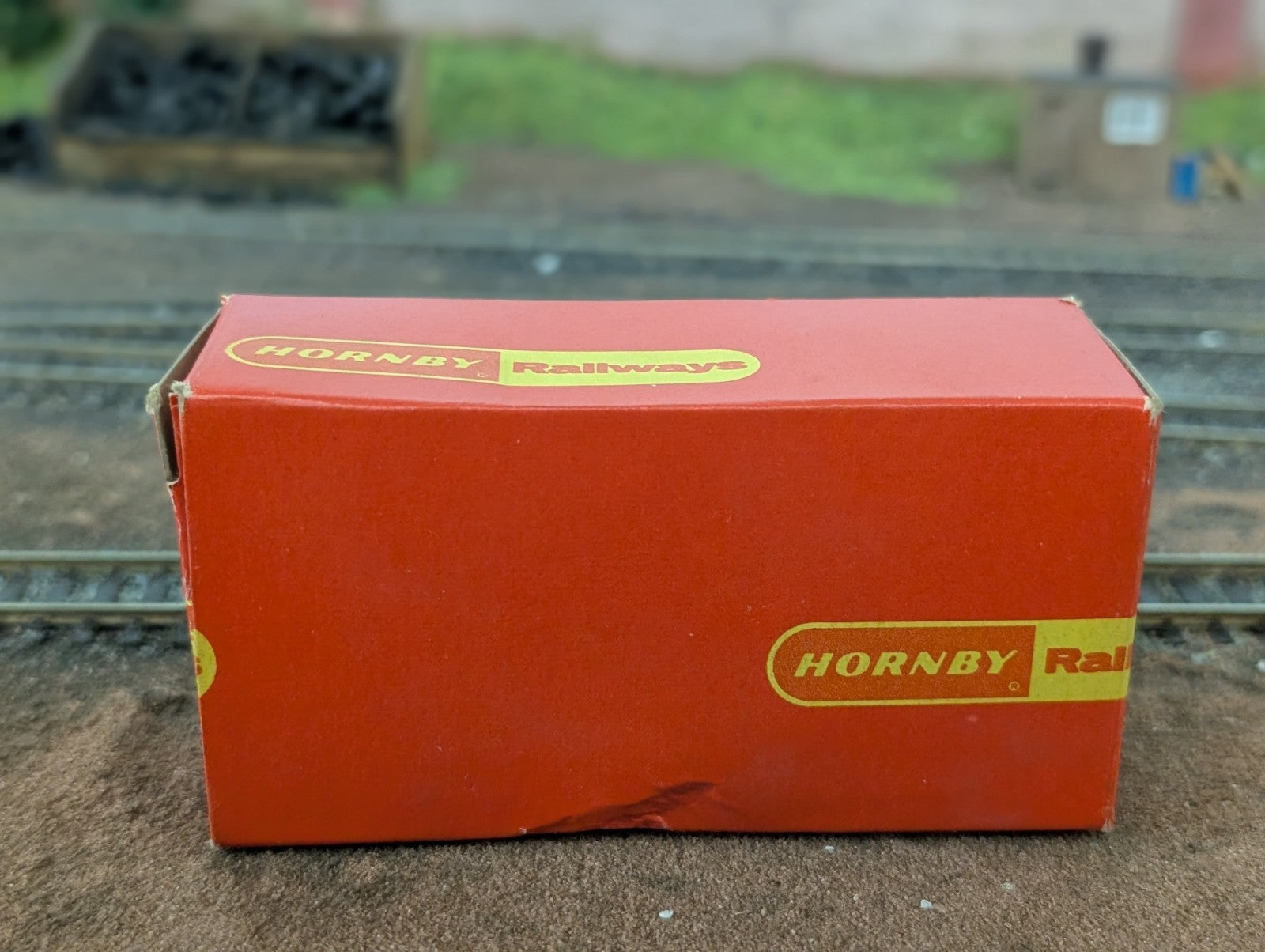 Tri-ang R11A OO Gauge BR 12 Ton Closed Van B784287 Bauxite