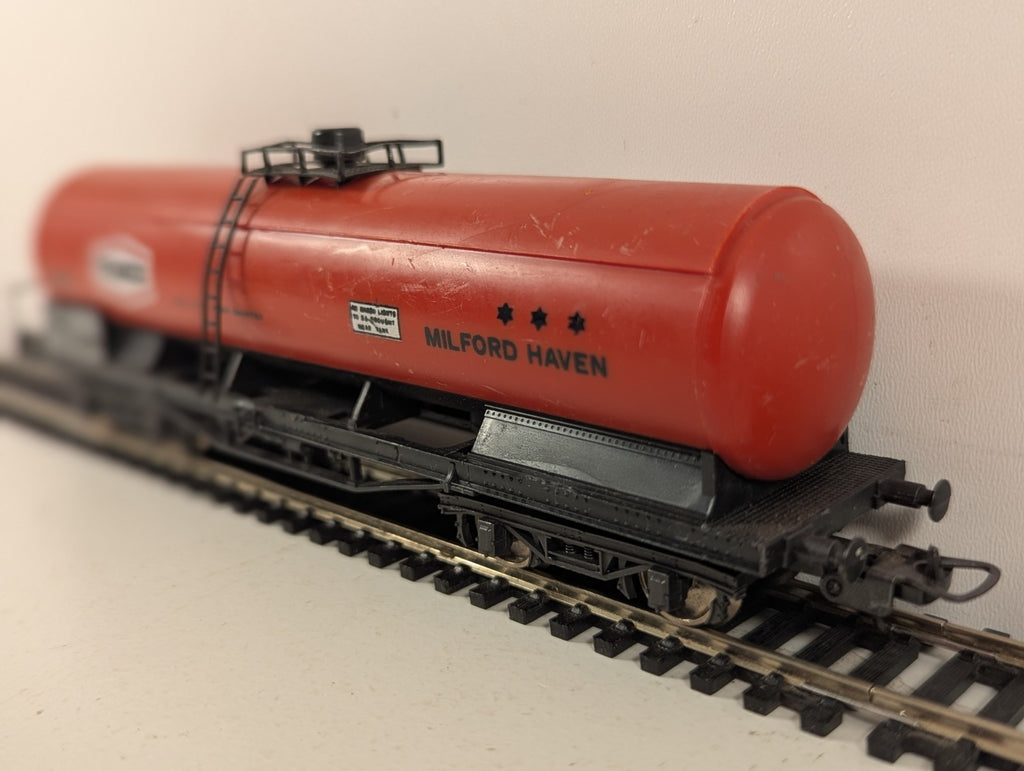 Lima OO Gauge Texaco Milford Haven Bogie Tanker Tank Wagon