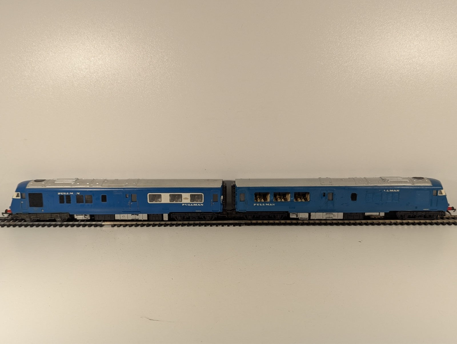 Tri-ang R555/R556 Blue Pullman Train Set OO Gauge