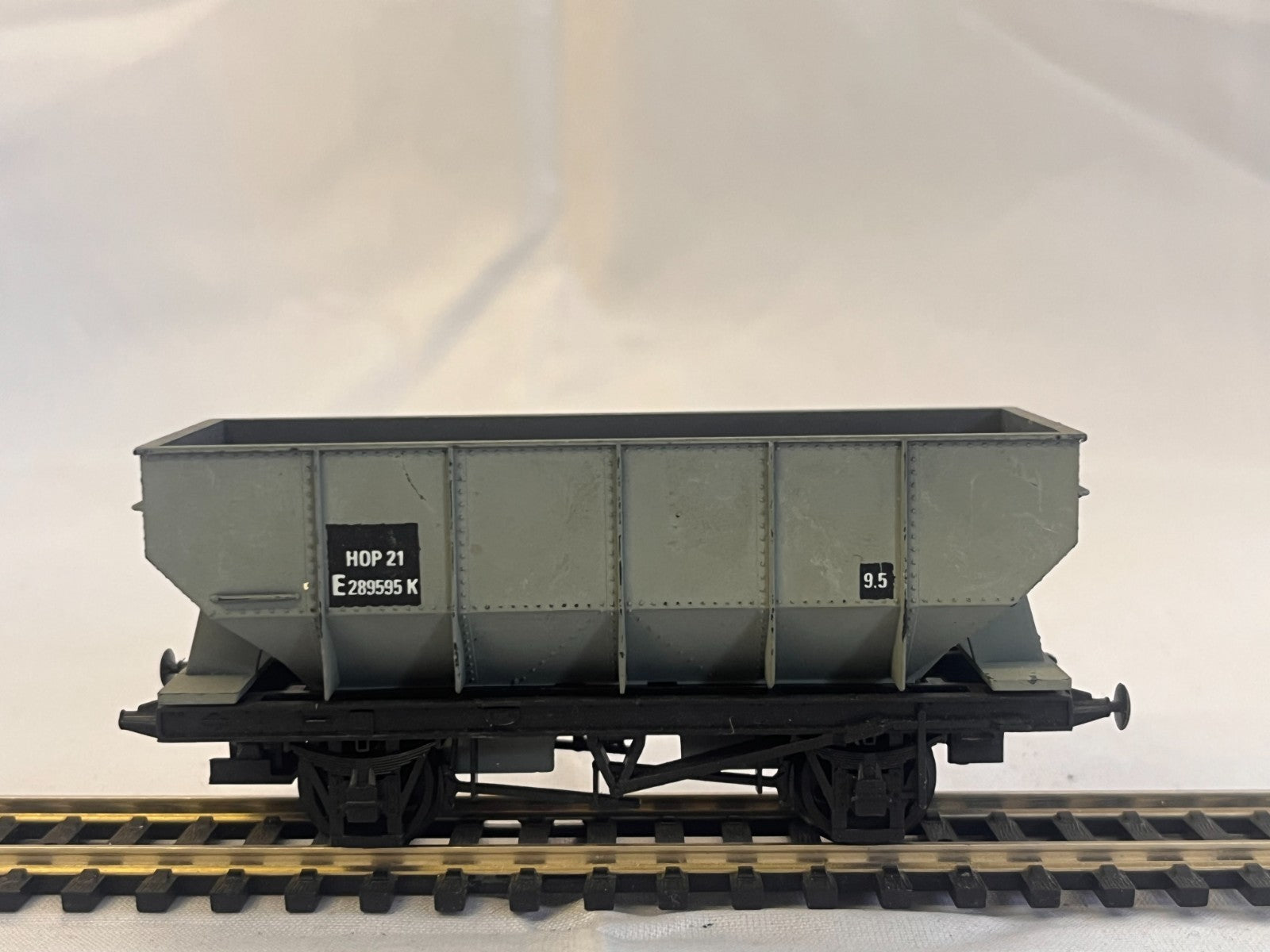 Dapol OO Gauge BR 21T Hopper Wagon Grey Missing Parts