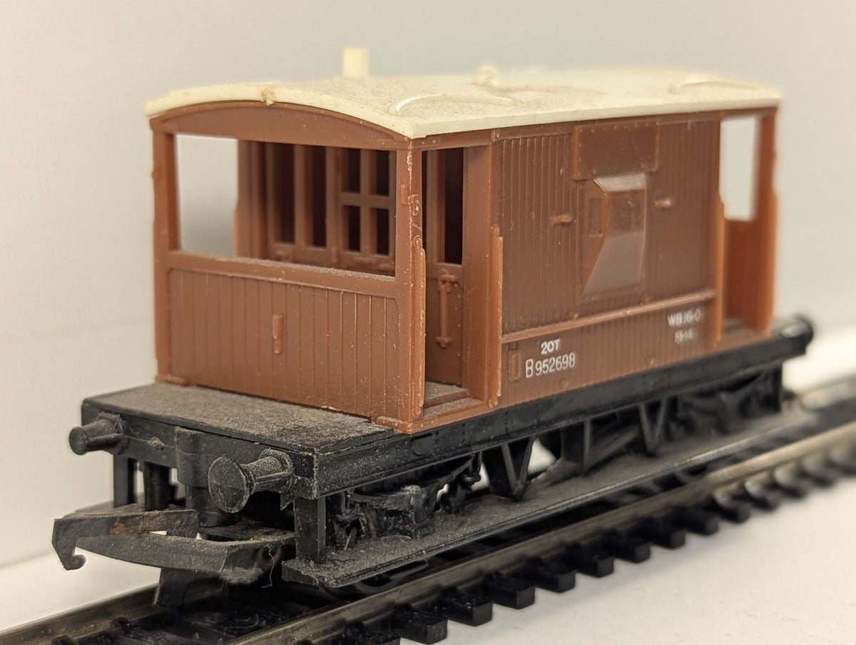 Tri-ang OO Gauge BR Standard 20 Ton Brake Van B952698 BR Bauxite R16