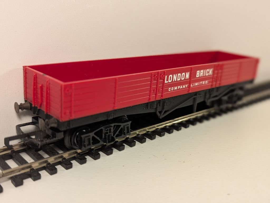 Hornby OO Gauge London Brick Company Bogie Brick Wagon