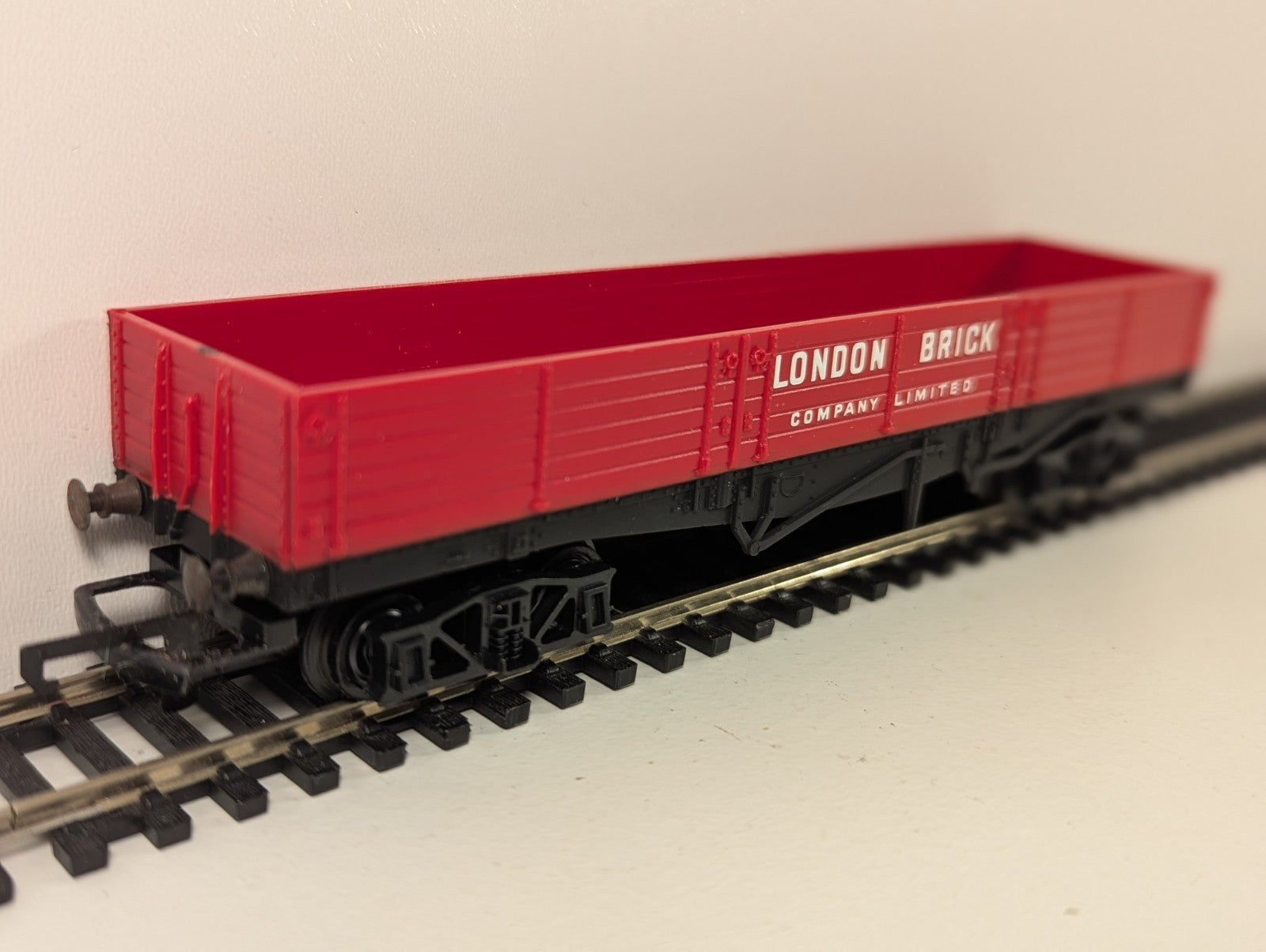 Hornby OO Gauge London Brick Company Bogie Brick Wagon