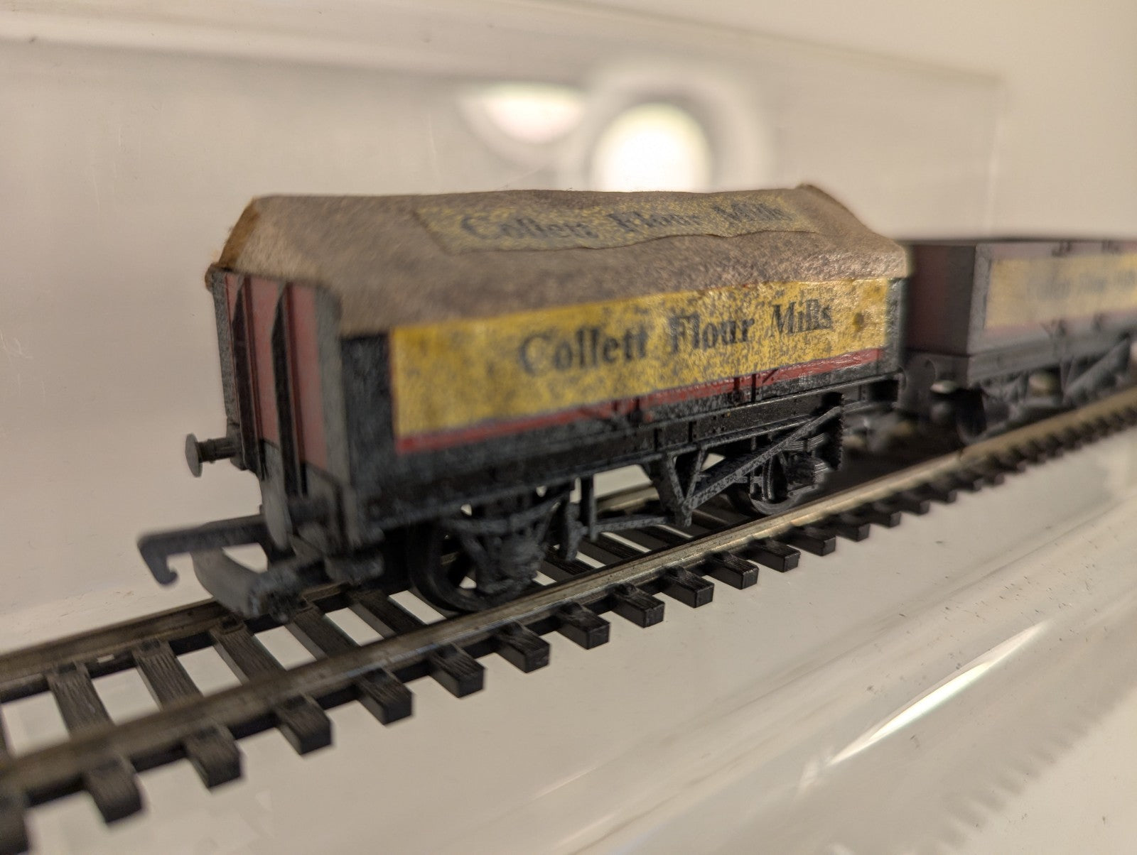 Peco OO Gauge 5 Plank Collett Flour Mill Wagon Set
