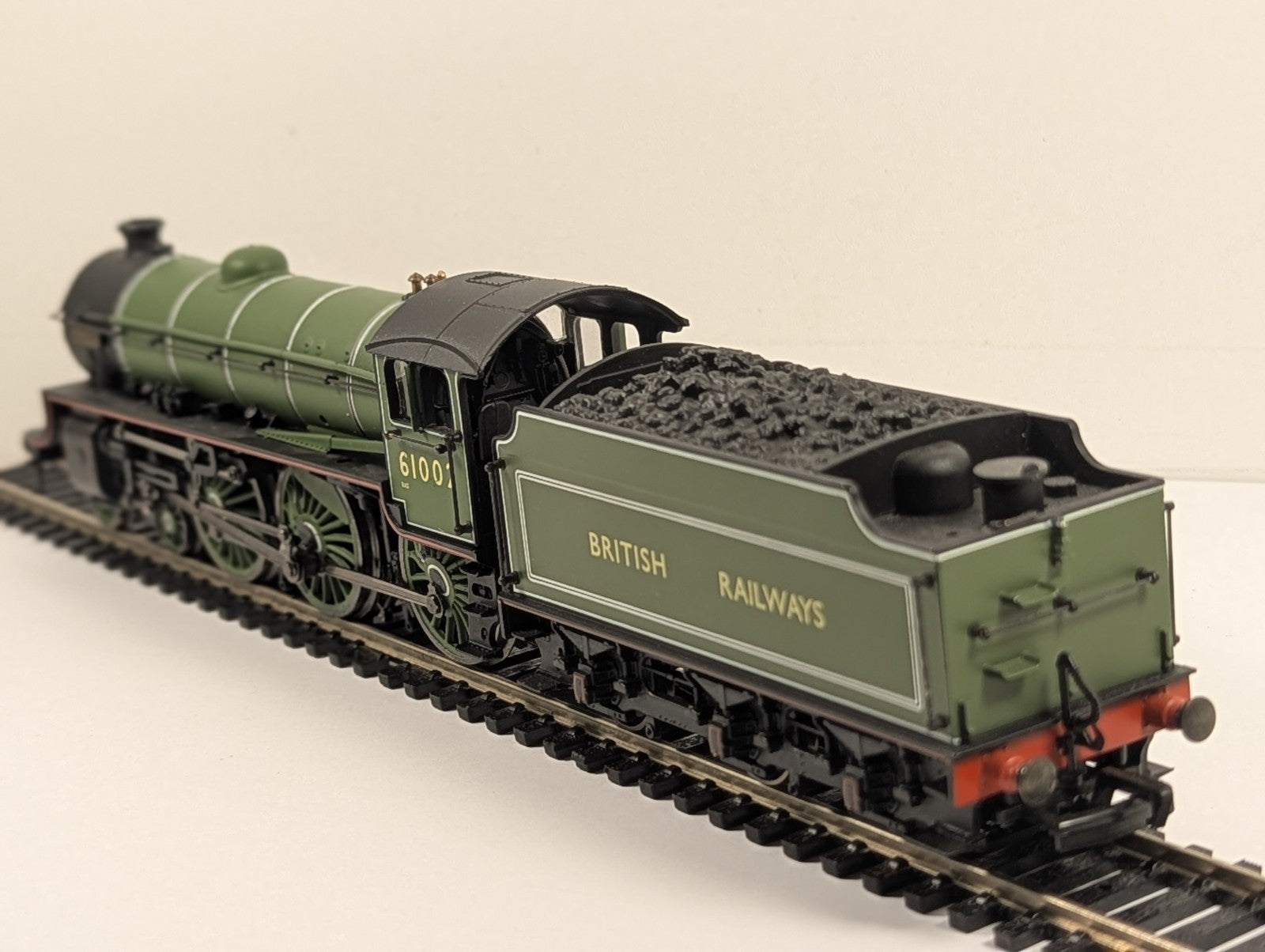 Bachmann 31-702 OO Gauge Thompson B1 61002 Impala BR Green Non-Runner