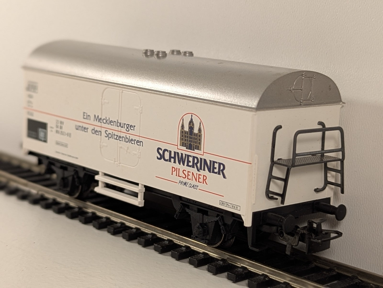 Märklin HO 4418 Schweriner Pilsener Refrigerator Wagon
