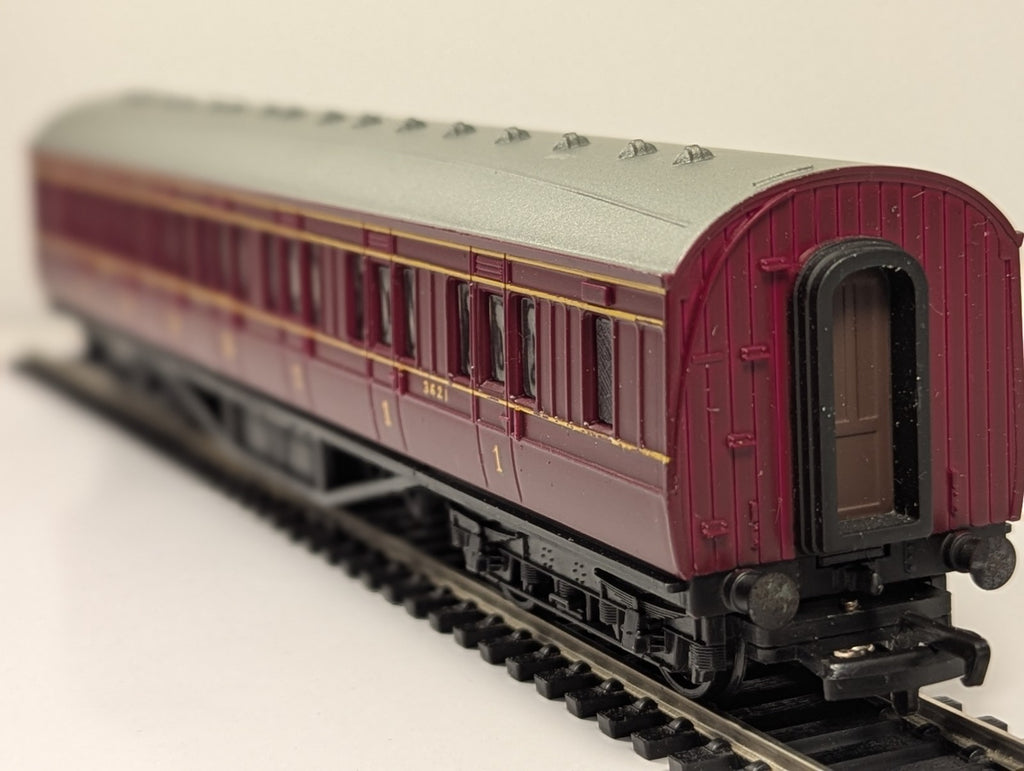 Mainline OO Gauge LMS 57ft Corridor Composite Coach 3621 Maroon