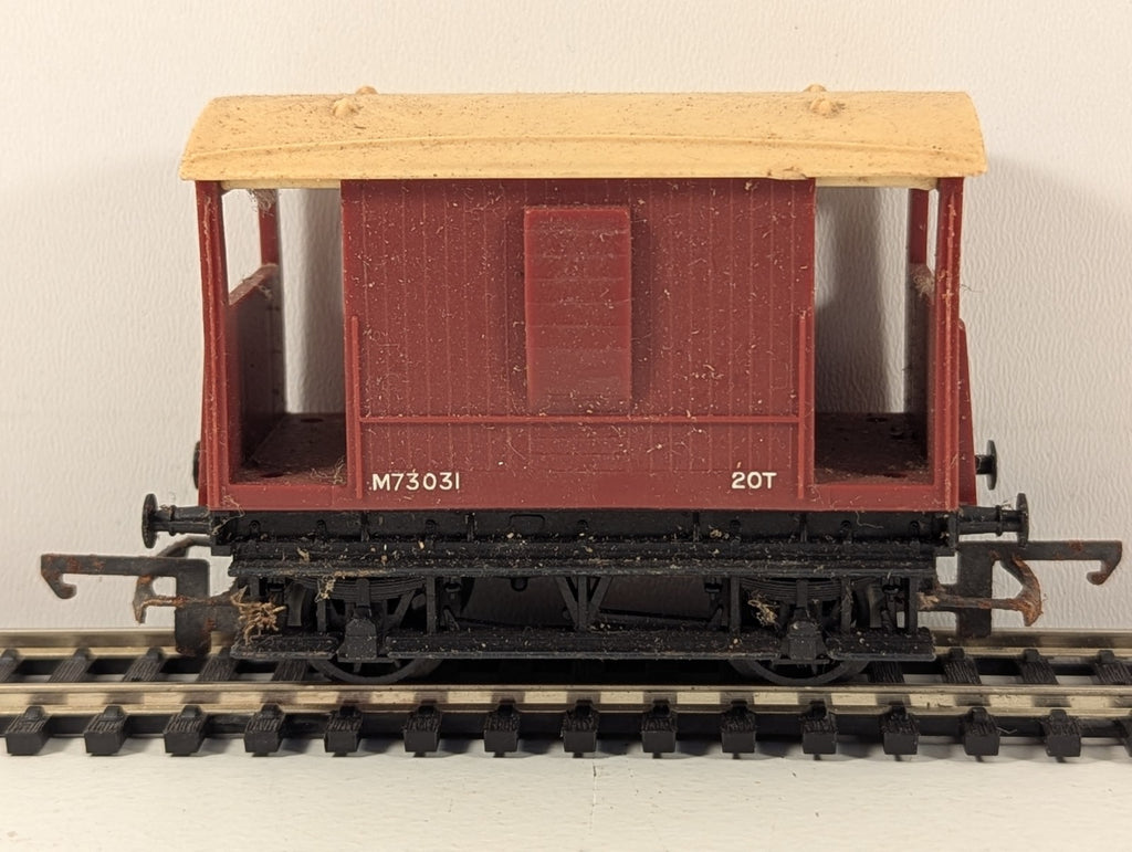 Tri-ang R16 OO Gauge ER 20 Ton Brake Van M73031 – BR Brown