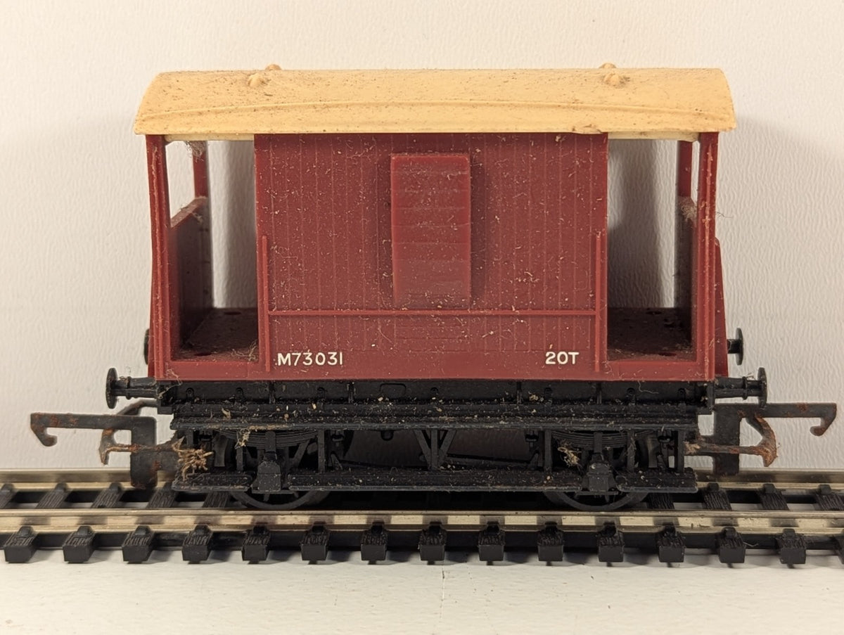 Tri-ang R16 OO Gauge ER 20 Ton Brake Van M73031 – BR Brown