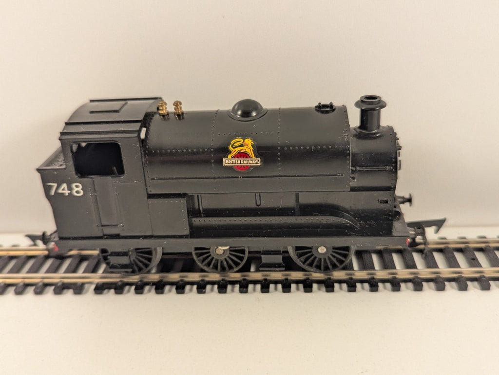 Tri-ang R153 OO Gauge 0-6-0 Saddle Tank Locomotive – Boxed