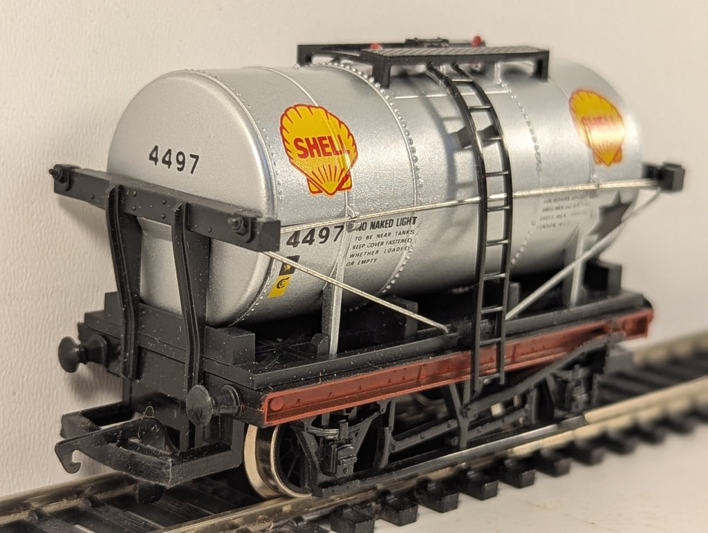 Hornby Railways OO Gauge Shell/BP Tank Wagon 4497 Shell/BP Silver R.245