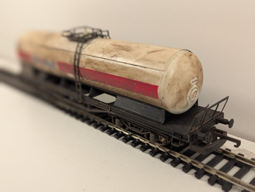 Lima HO Mobiloil Tank Wagon Heavy Weathered Finish