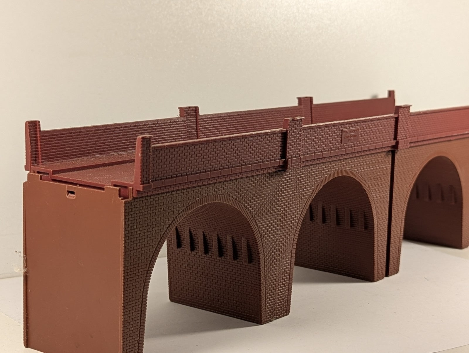 Tri-ang R180 Single Track Viaduct Red OO Gauge
