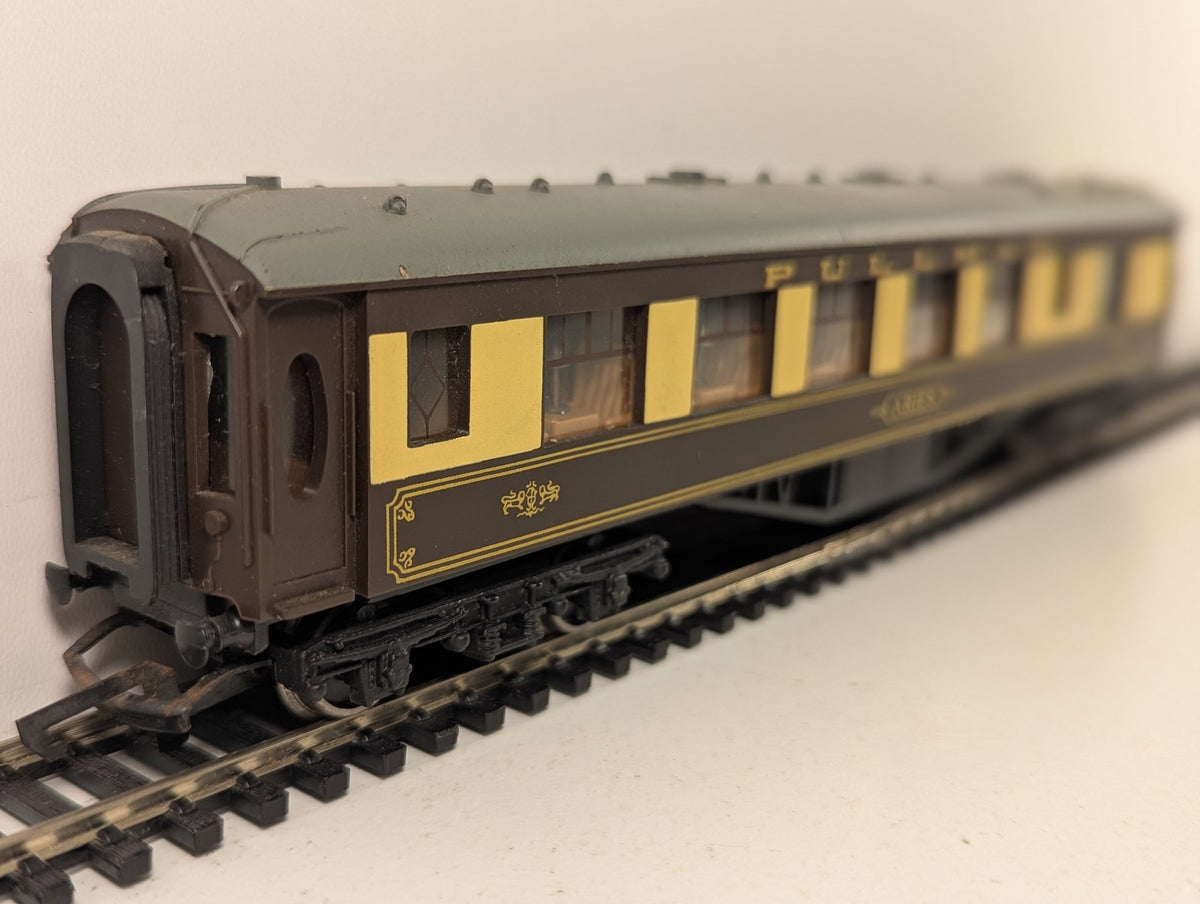 Wrenn OO Gauge Pullman Coach 'Aries' Passenger Coach Pullman Brown & Cream W3006