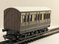 Hornby OO Gauge GWR Chocolate and Cream 4-Wheel Composite Coach