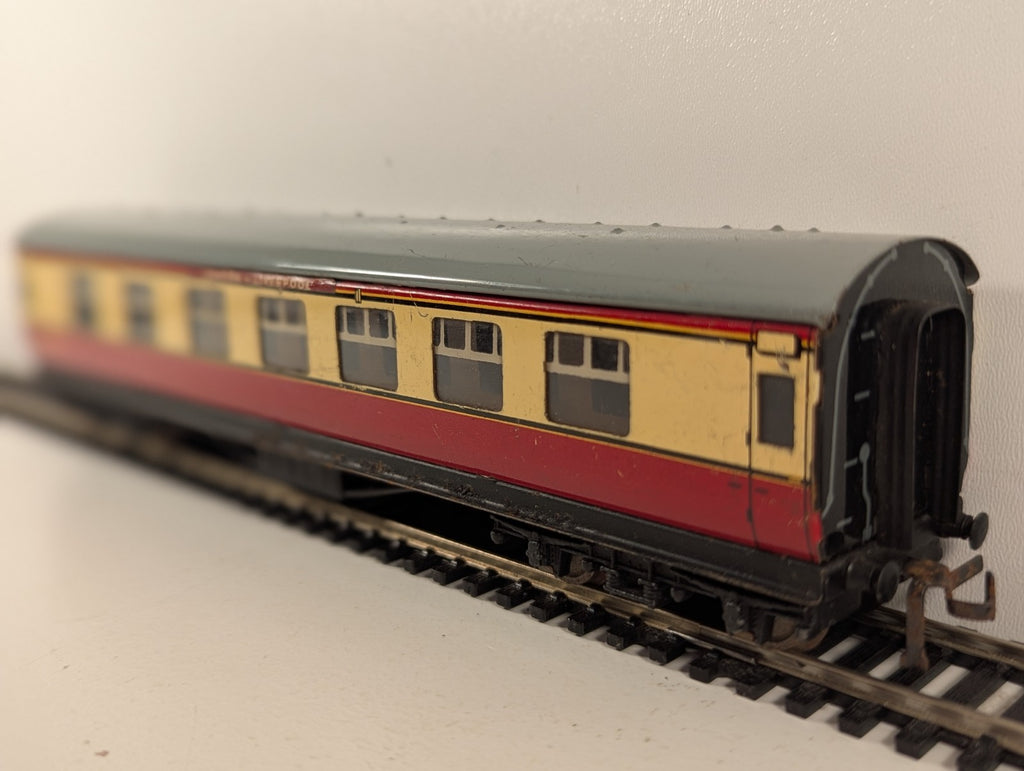 Hornby Dublo M4183 Passenger Coach Crimson & Cream OO Gauge