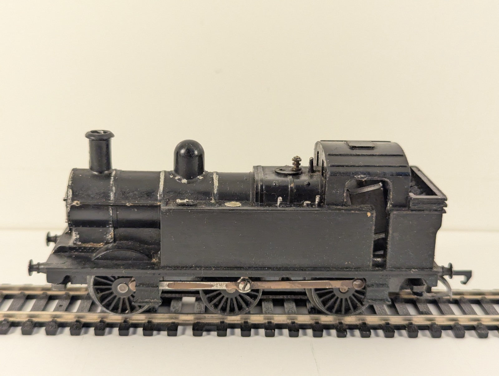 Tri-ang R52 OO Gauge BR Black Class 3F "Jinty" 0-6-0T - Missing Front Coupling