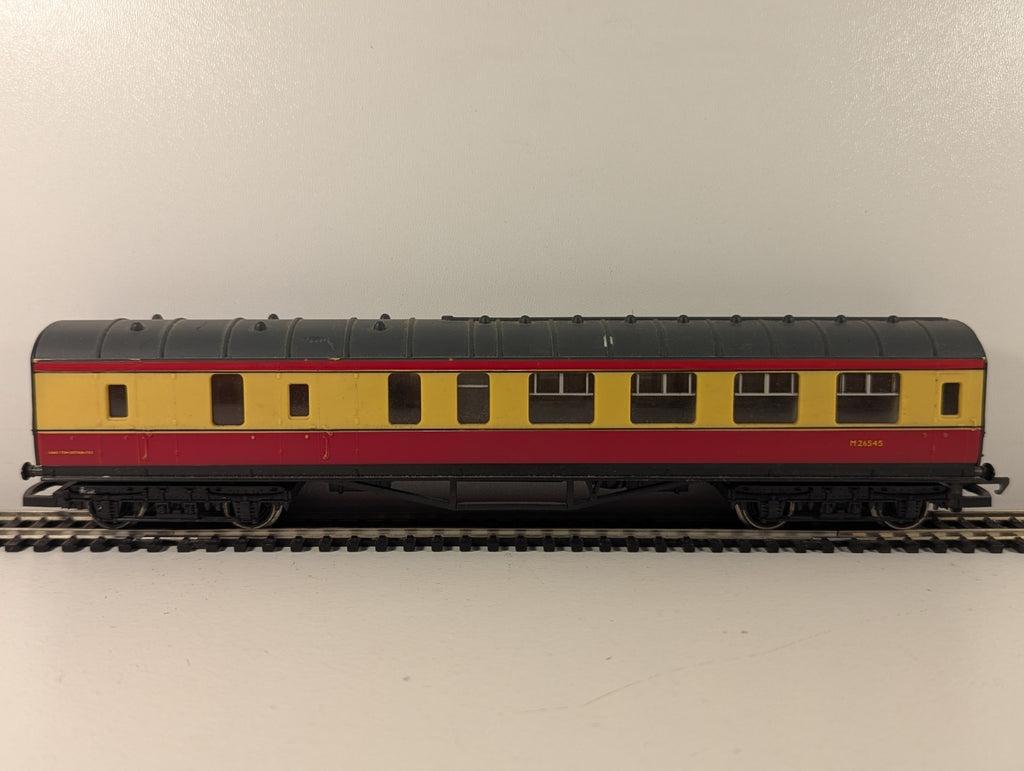 Hornby R438 OO Gauge BR Stanier Brake Coach Cream & Maroon