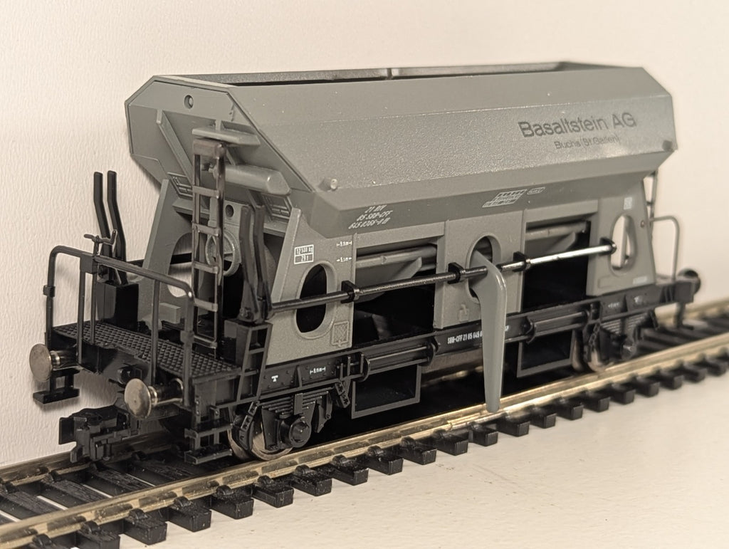 Fleischmann 5512FL HO Gauge SBB Self-Unloading Hopper “Basaltstein AG” Epoch IV