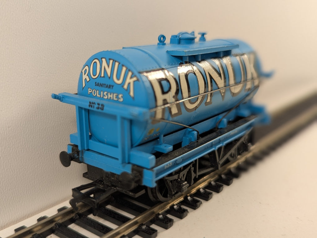Mainline OO Gauge 37410 Tank Wagon Ronuk Livery