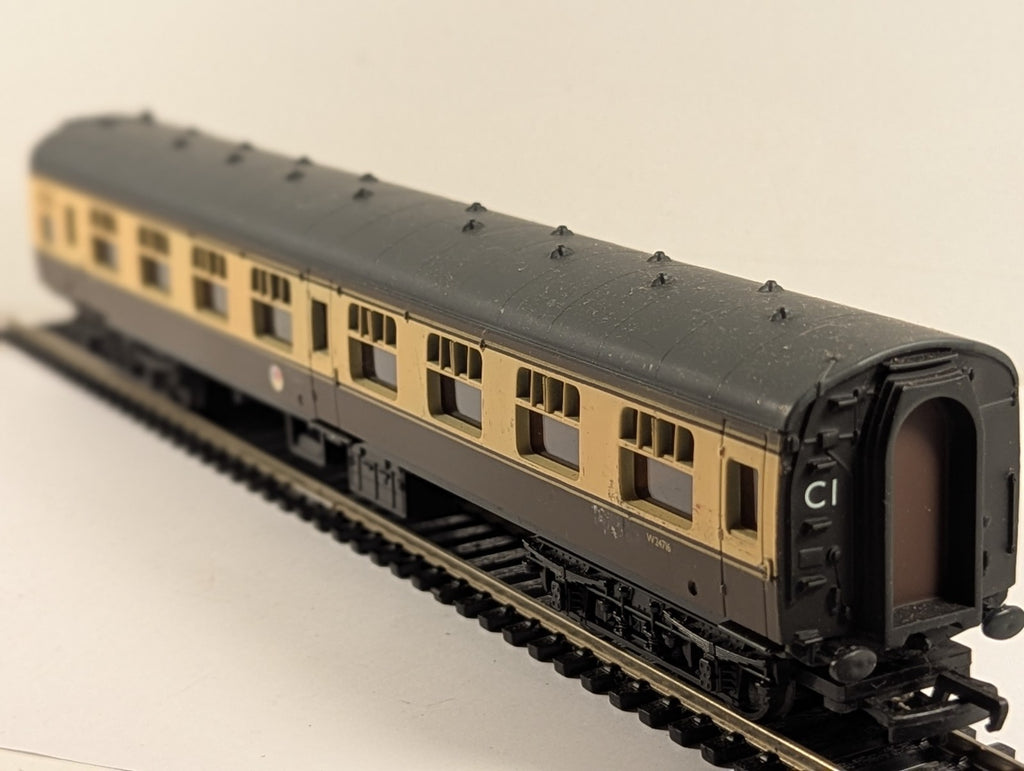 Mainline BR Mk1 Brake Second Corridor Coach OO Gauge