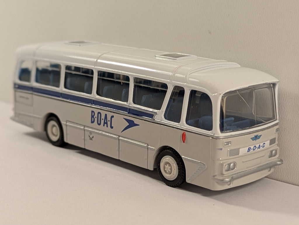 EFE 12306DL Harrington Grenadier Bus – B.O.A.C. Livery – OO / 1:76 Scale