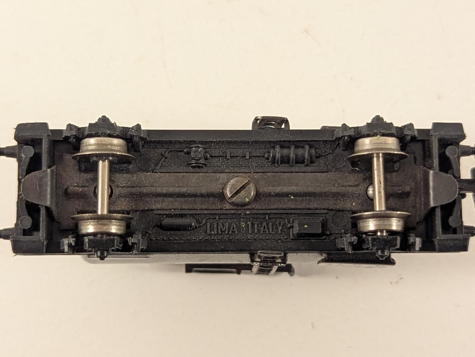 Lima MicroModels N Gauge Esso Tank Wagon - Missing Coupler