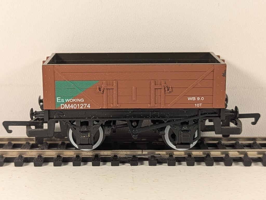 Hornby OO Gauge BR Departmental 5 Plank Wagon 'Es' Woking Goods Wagon
