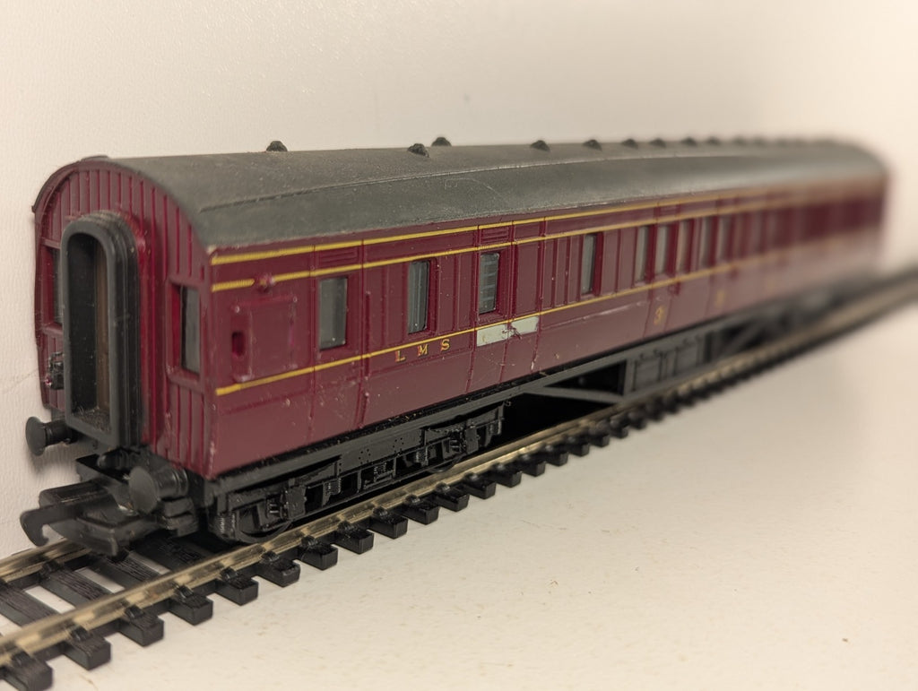 Mainline OO Gauge LMS 57ft Corridor Brake Third Passenger Coach