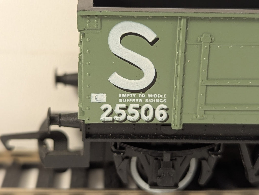 Hornby OO Gauge Stephenson Clarke 20-Ton Mineral Wagon Goods Wagon 25506