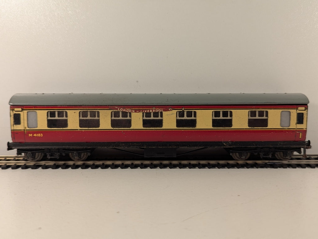 Hornby Dublo M4183 Passenger Coach Crimson & Cream OO Gauge