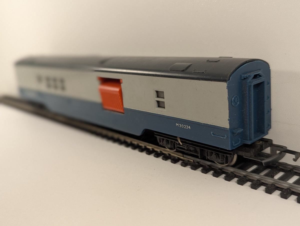 Tri-ang OO Gauge Operating Royal Mail Coach Passenger Coach M30224 BR Blue/Grey