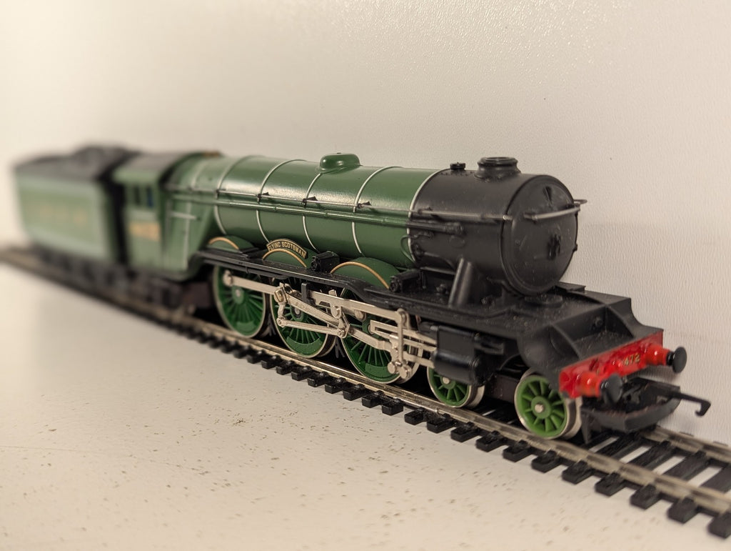 Hornby OO Gauge Flying Scotsman Steam Locomotive 4472 LNER Green