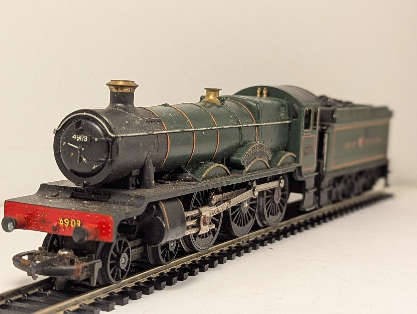 Tri-ang OO Gauge Class 4900 Hall Class 'Astley Hall' Locomotive 490