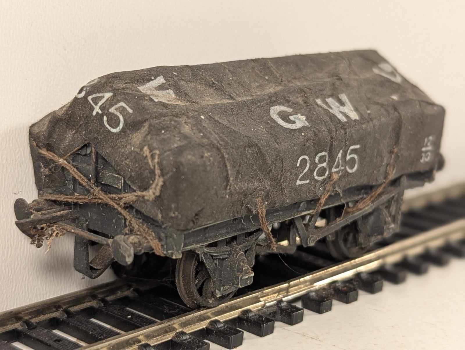 Kitbuilt GWR Open Wagon with Tarp Cover Goods Wagon 2845 GWR Grey