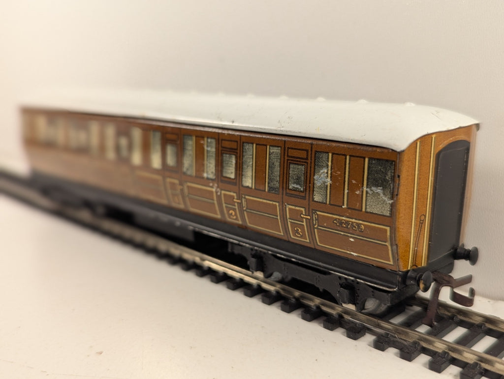 Hornby Dublo OO Gauge LNER Corridor Composite Coach Passenger Coach