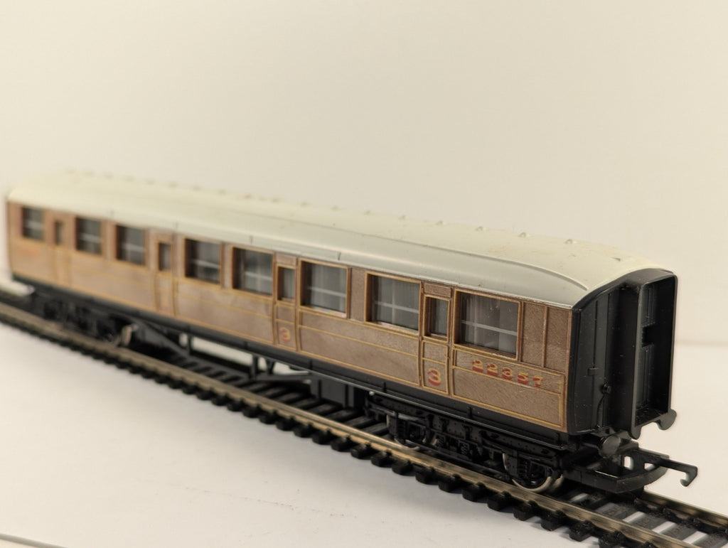 Hornby Railways R435 OO Gauge LNER 1st & 3rd Composite Coach Boxed