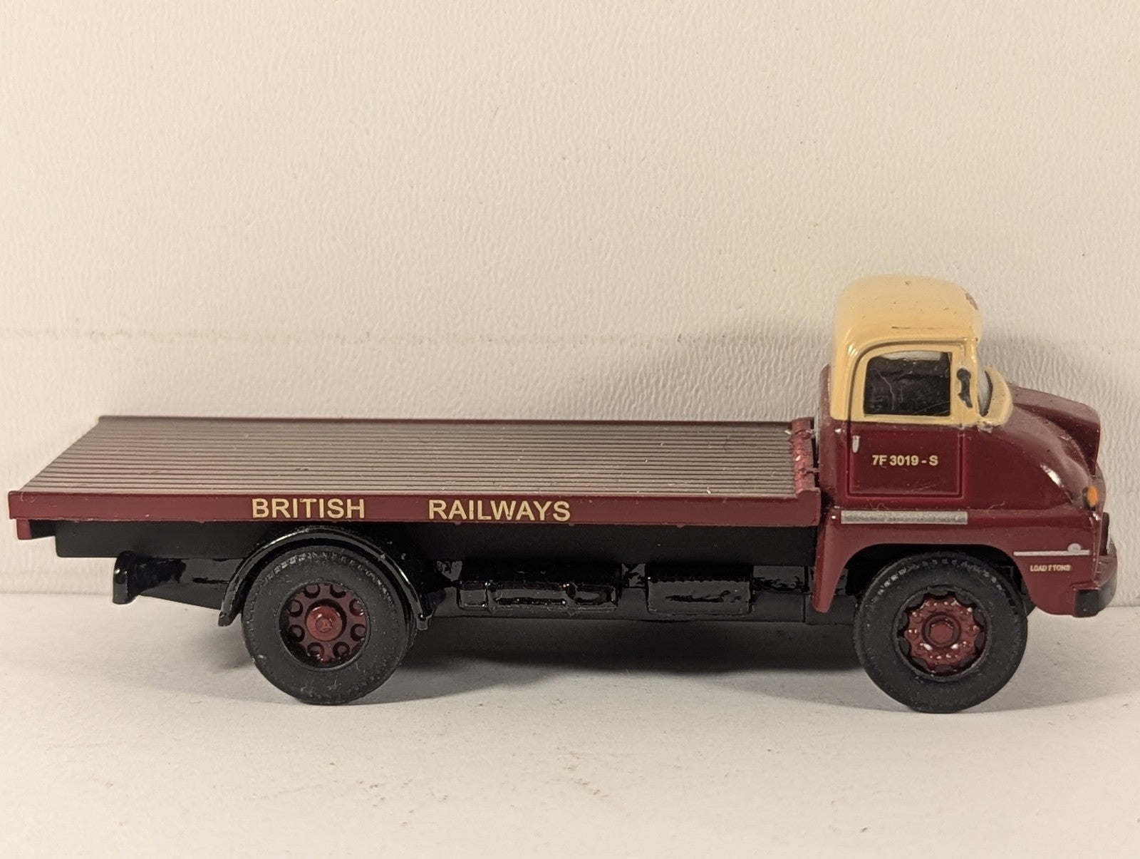 Base Toys OO Gauge Ford Thames ET6 Flatbed Road Vehicle 7F 3019-S