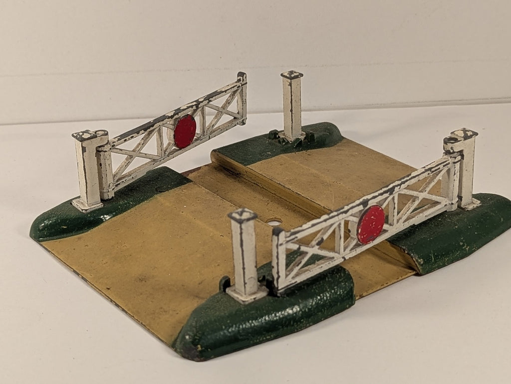 Hornby Dublo OO Gauge D1 Level Crossing